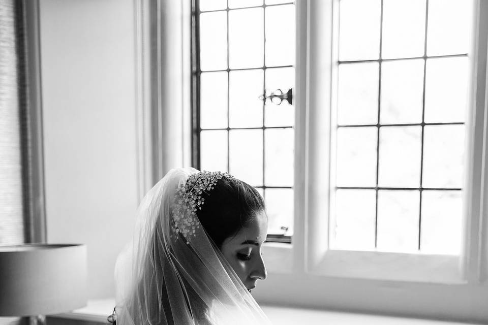 B&w bride