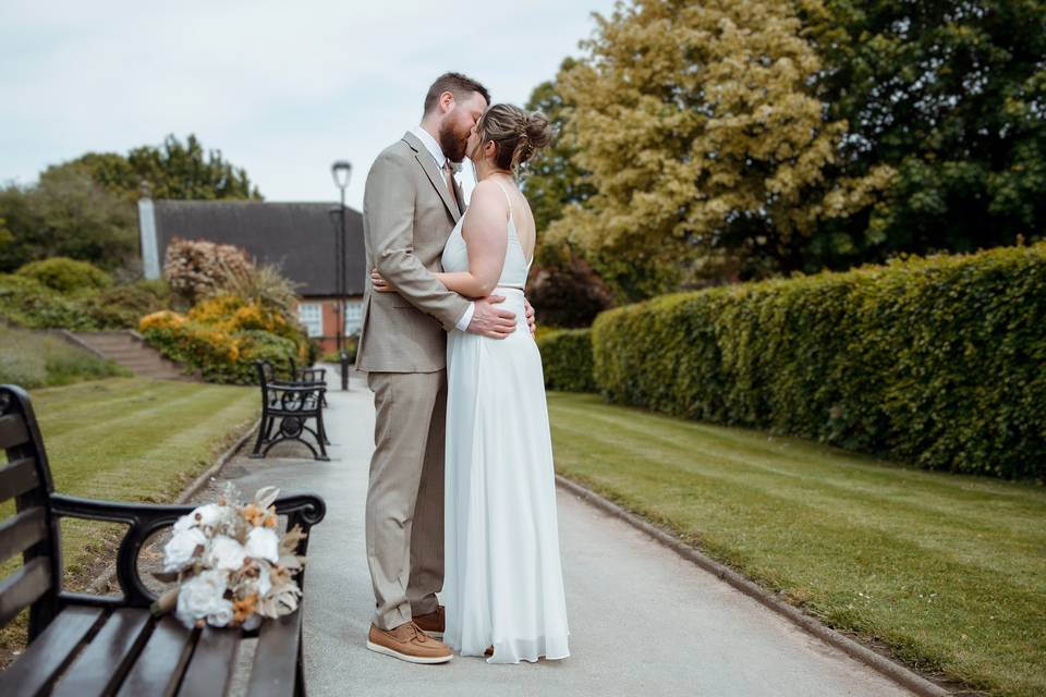 Avenue kiss