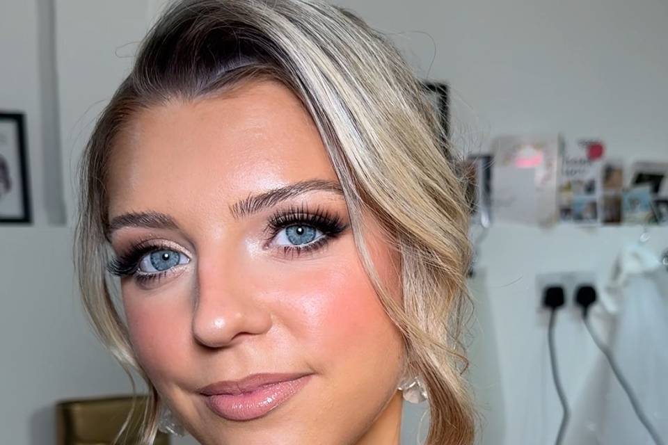 Glowy glam