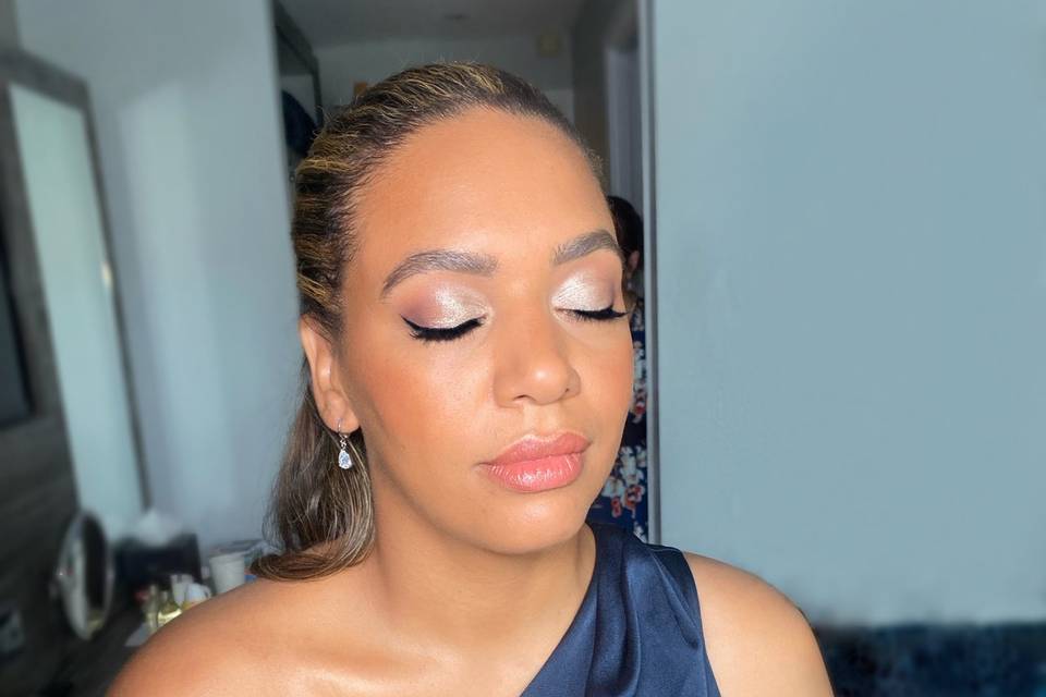 Soft silver sparkly makeup