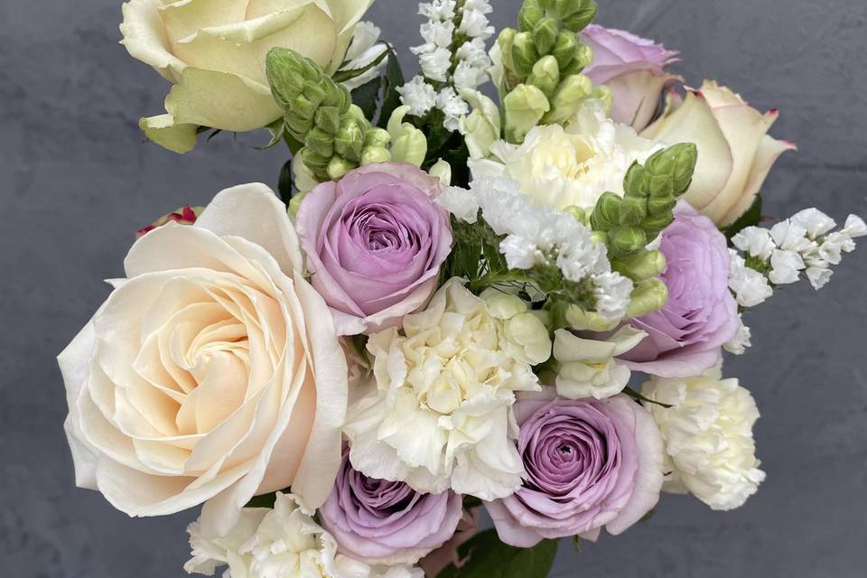 White bouquet with purple accents