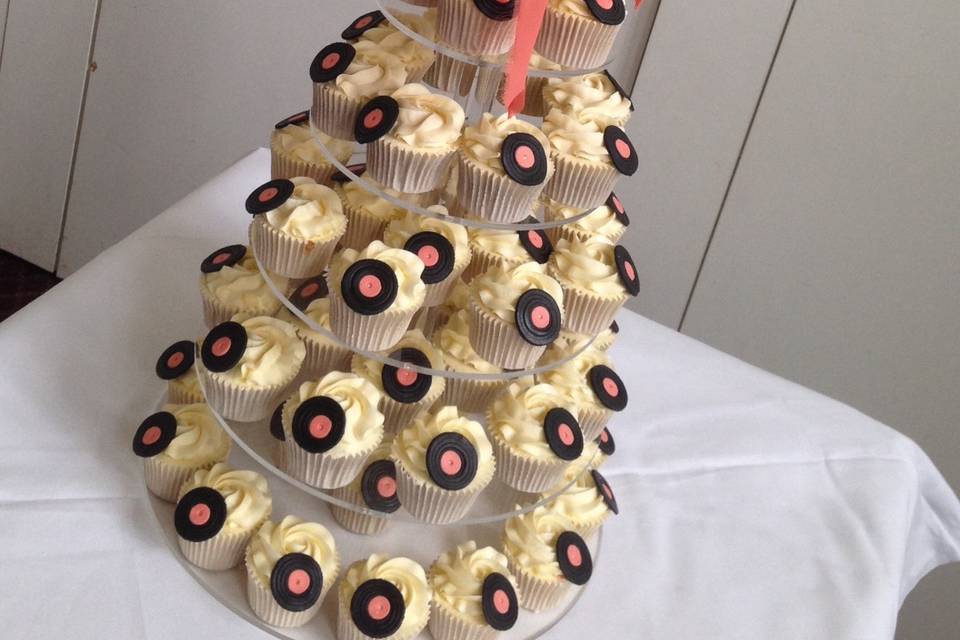 Cupcake Tower and Cutting Cake