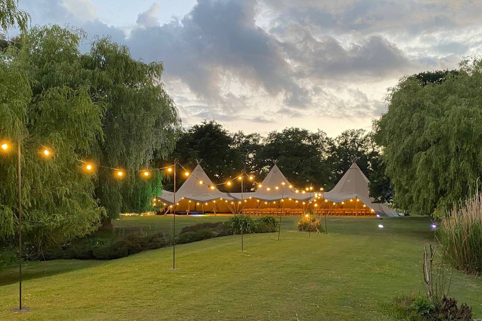Tipi tent with festoon