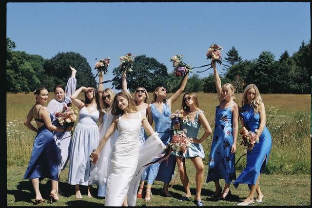 Cajame with her bridal party