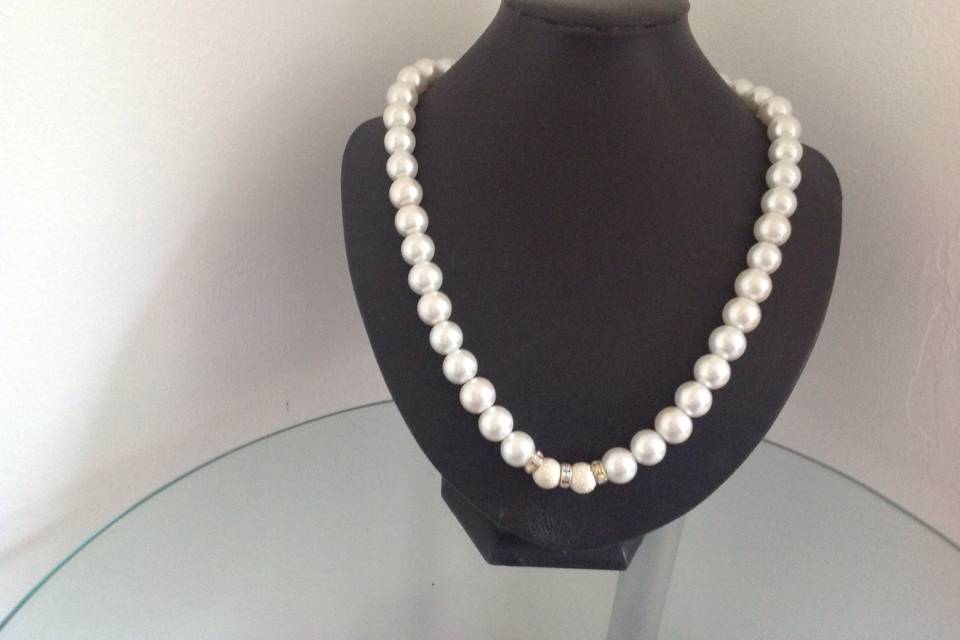 White glass pearl