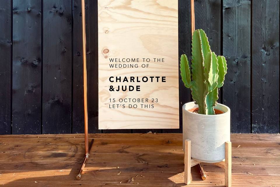 Welcome sign + copper stand