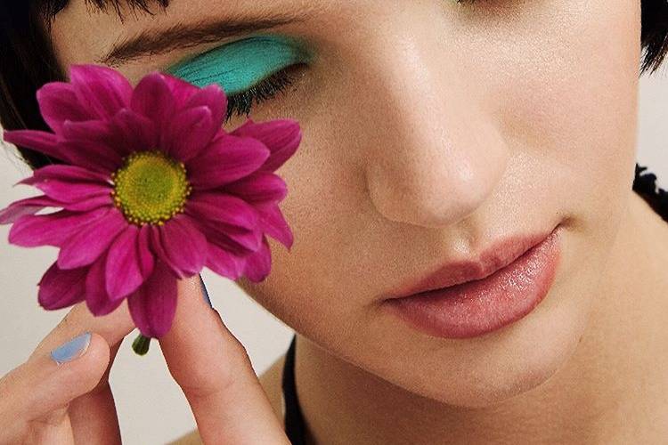 Vibrant eye makeup