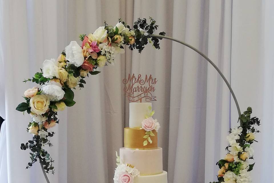 Floral cake hoop display