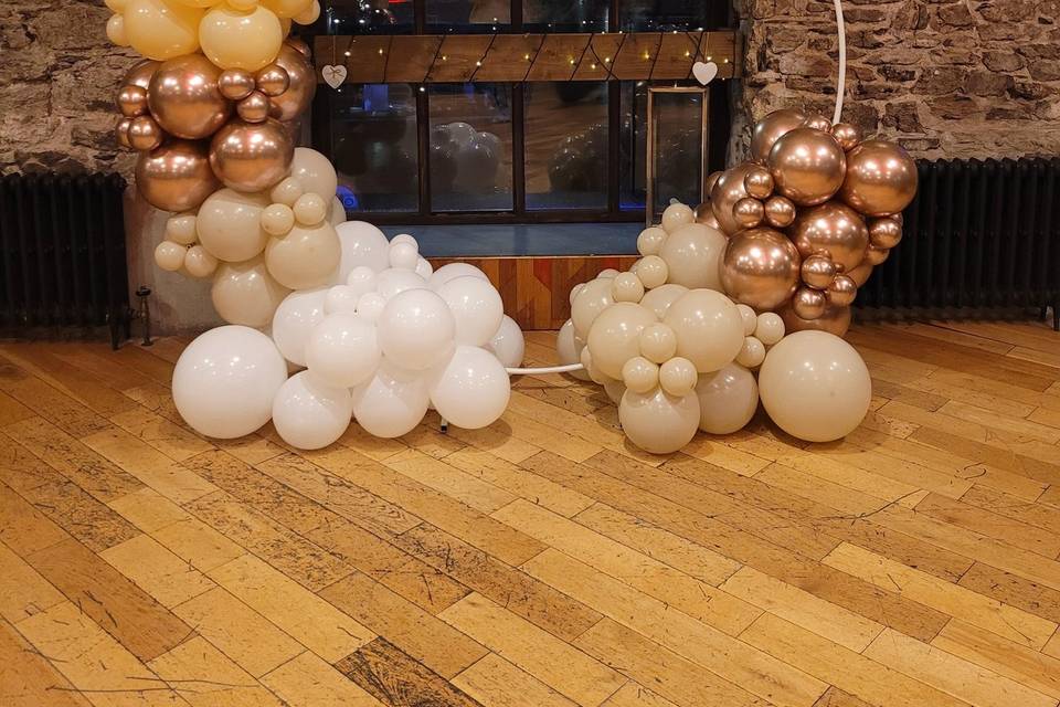 Balloon hoop with gold and white balloons