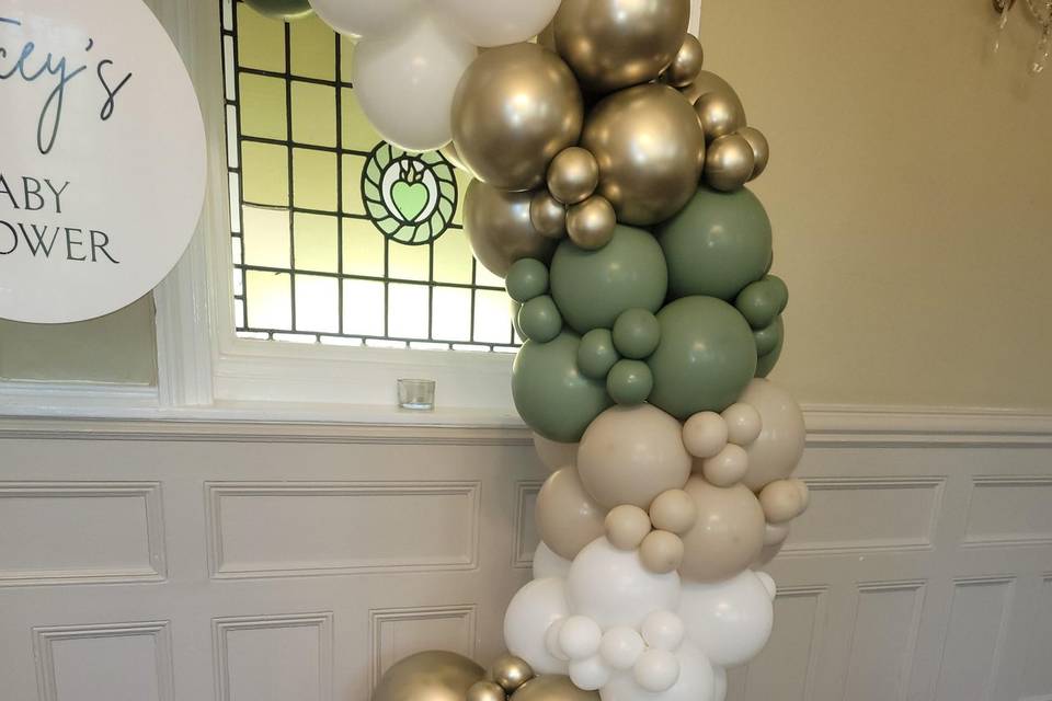 Trending colours - green and white balloons