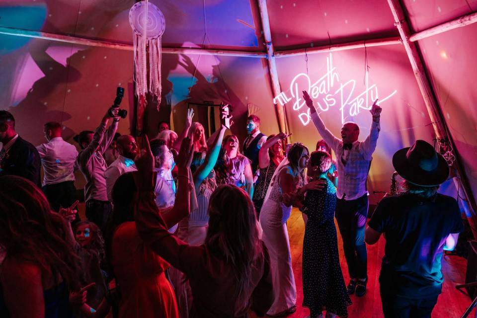 Sax Tipi wedding
