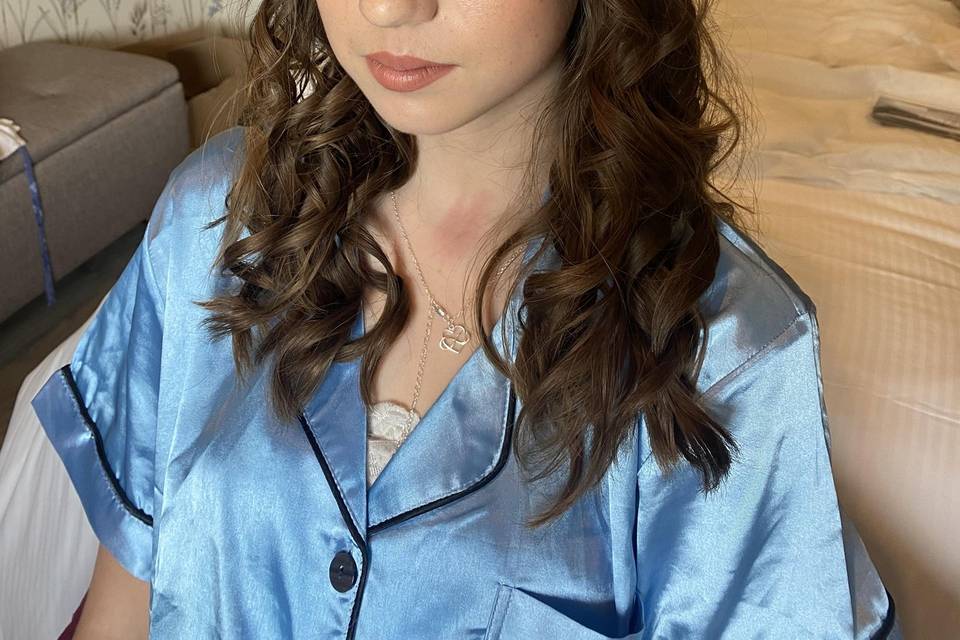 Soft and natural bridesmaid