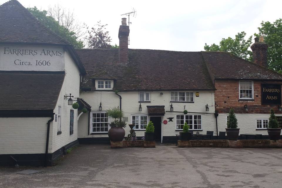 The Farriers Arms exterior