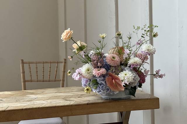 Romantic table florals