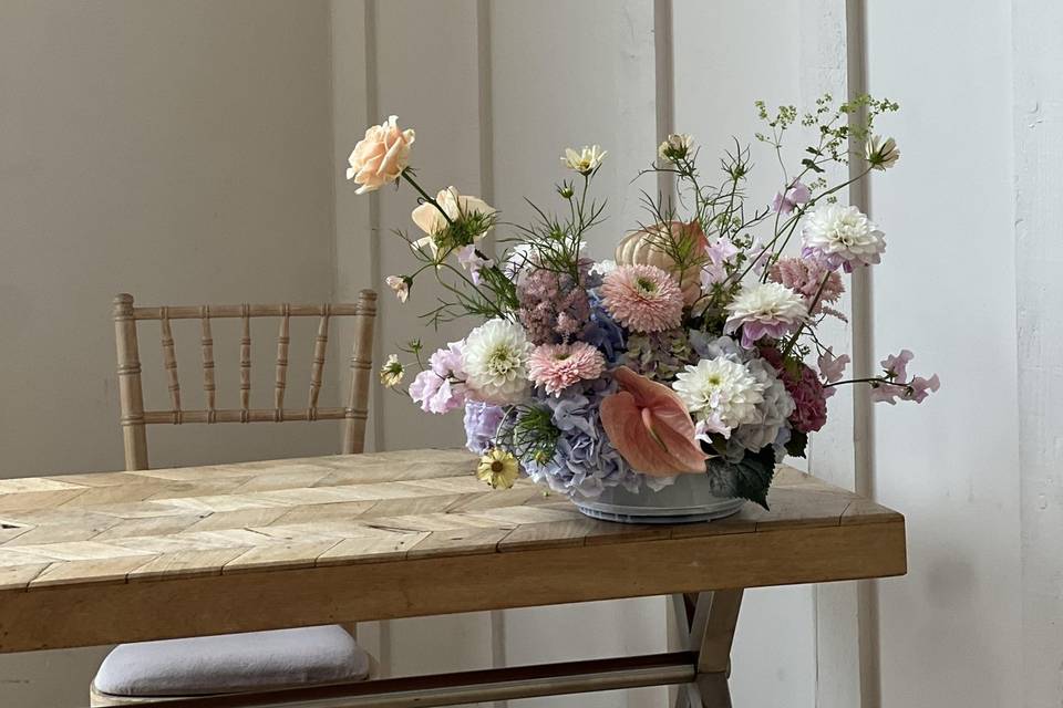 Romantic table florals