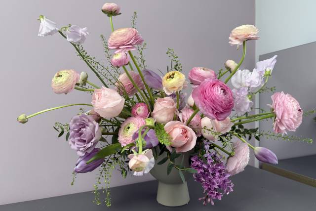 Footed bowl arrangement