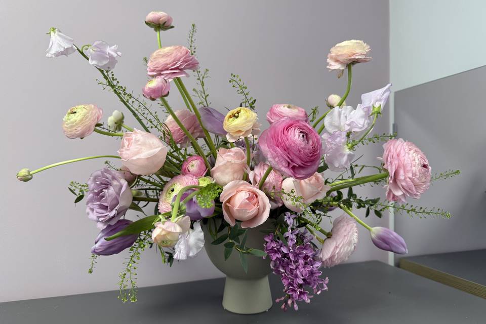 Footed bowl arrangement