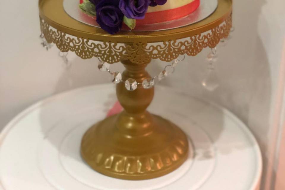 Micro wedding cake with fresh