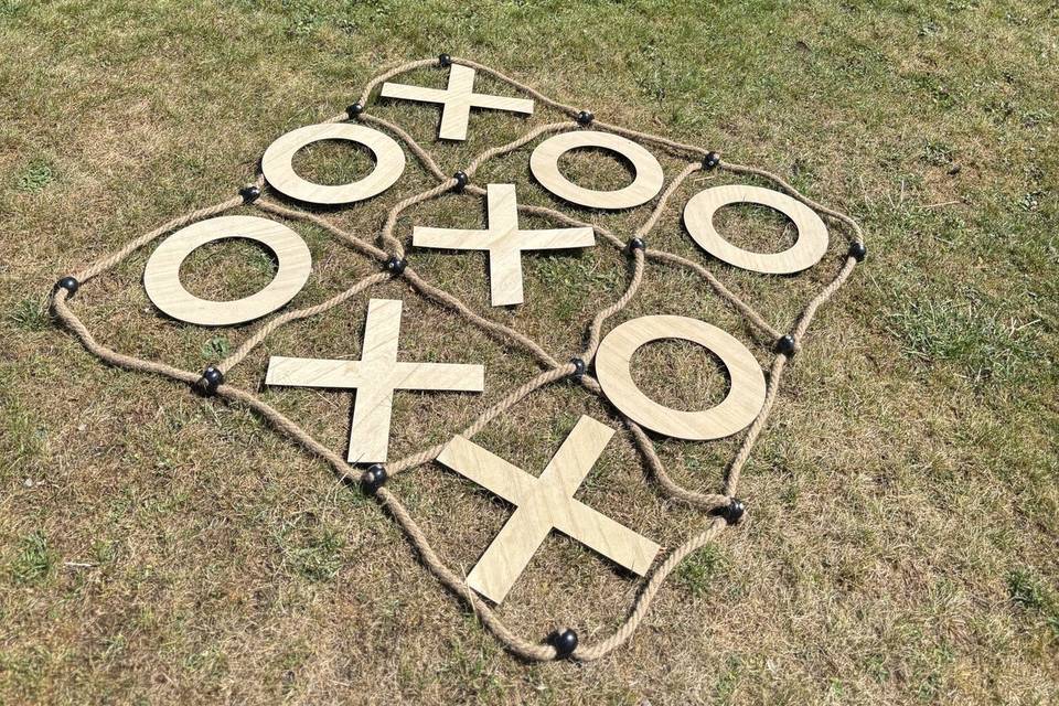 Giant noughts and crosses