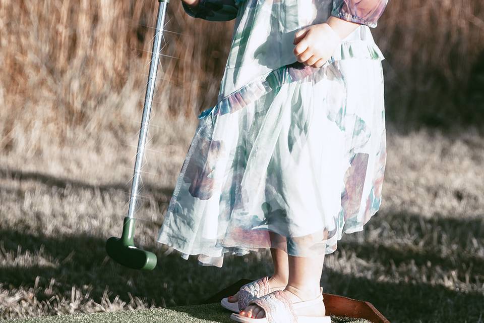 Little one enjoying mini golf