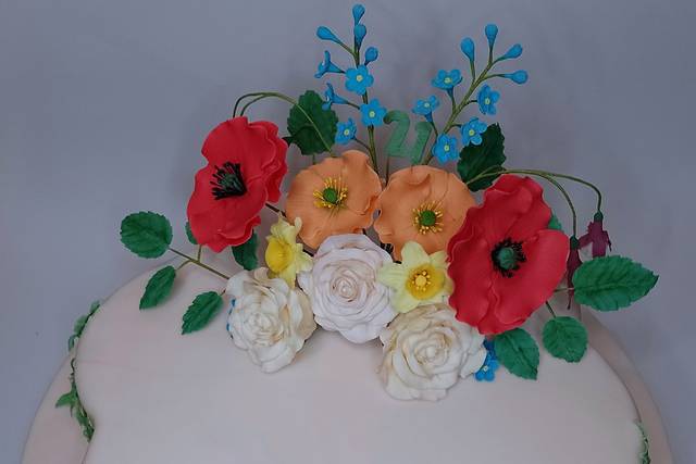 Sugar flower bouqet and cake