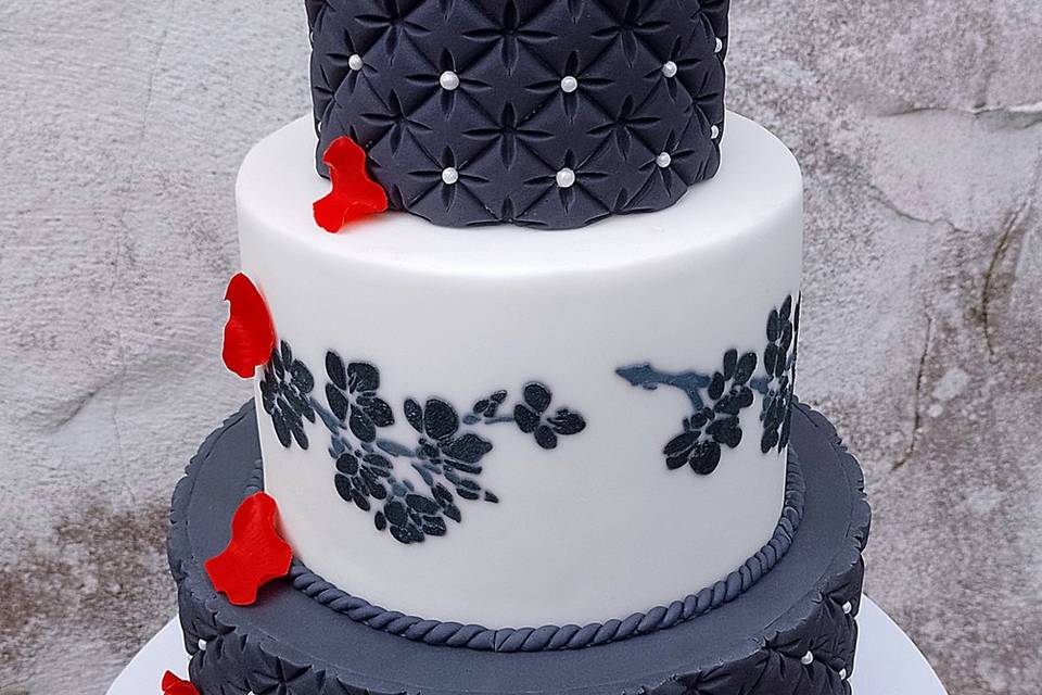 3 tier black cake red poppies