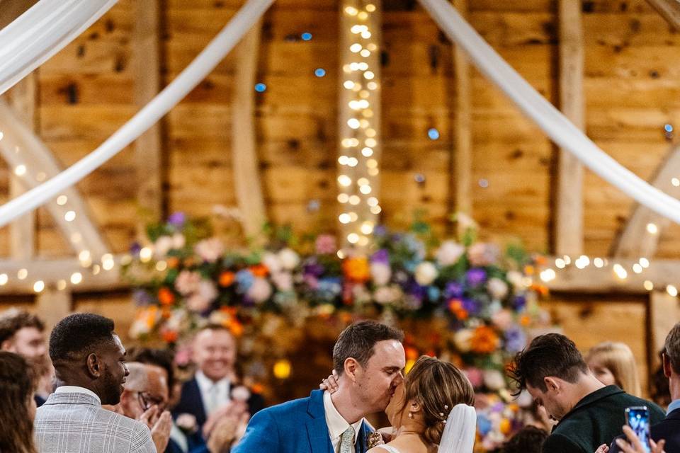 Aisle Kiss