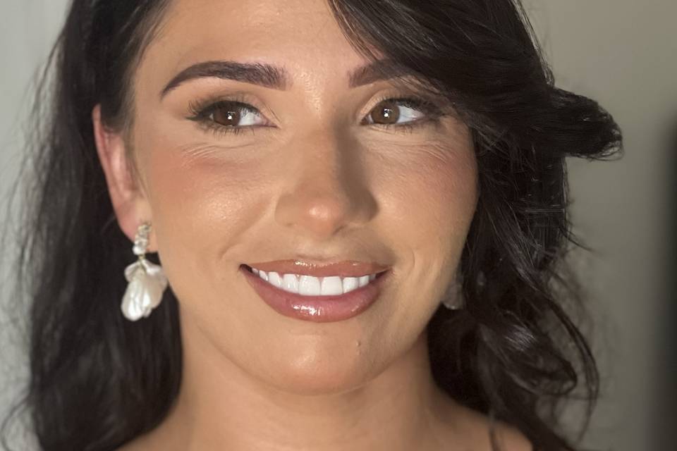 Soft brown glam bride