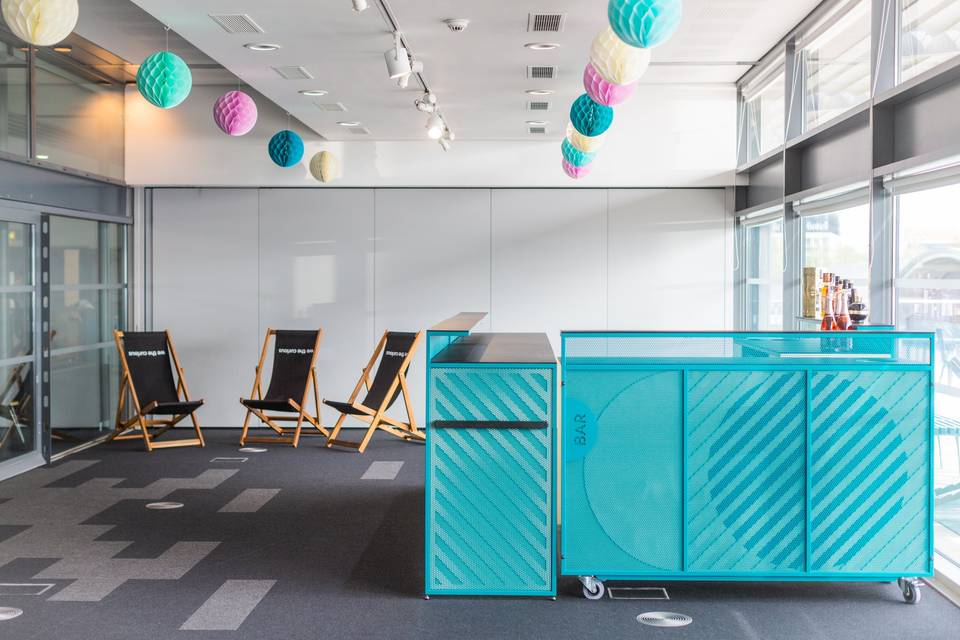 Moveable bar