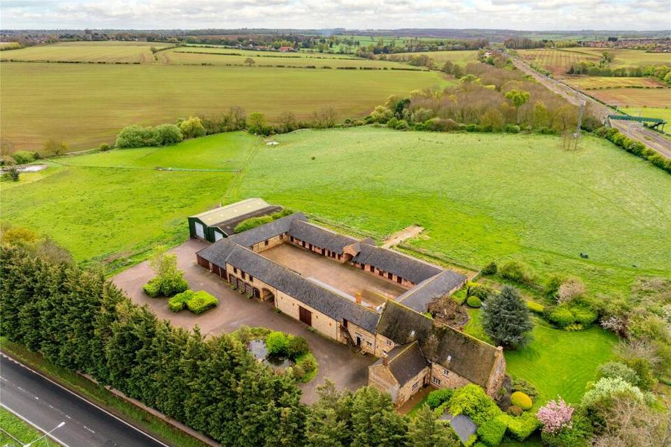 Knuston farm countryside