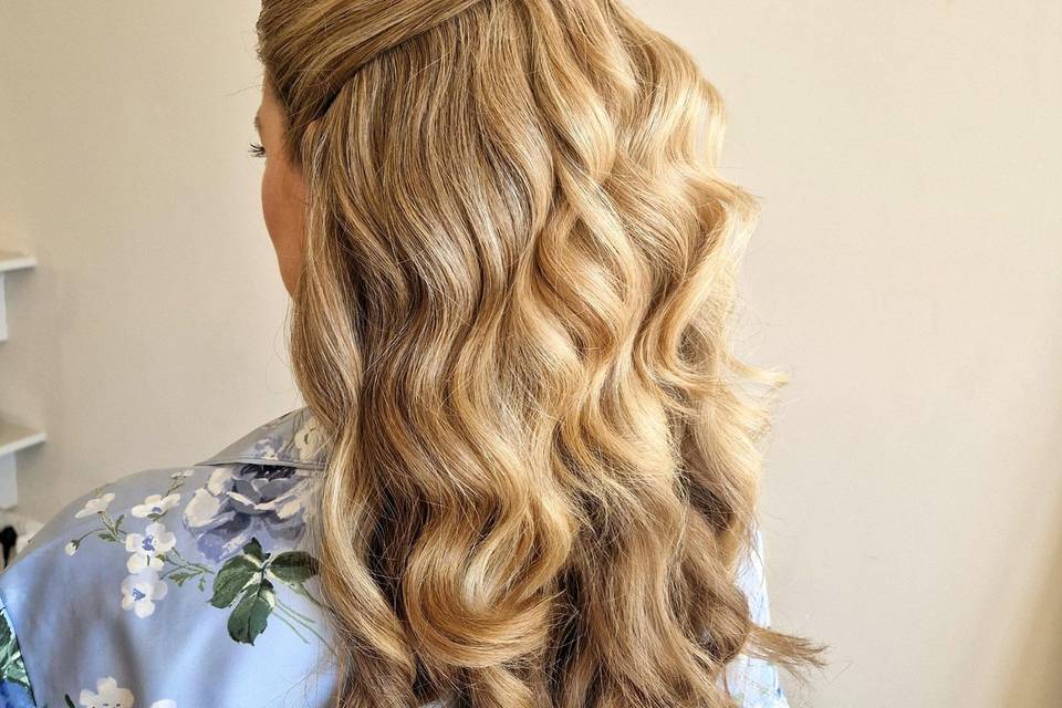 Swept back sides and bouncy cu