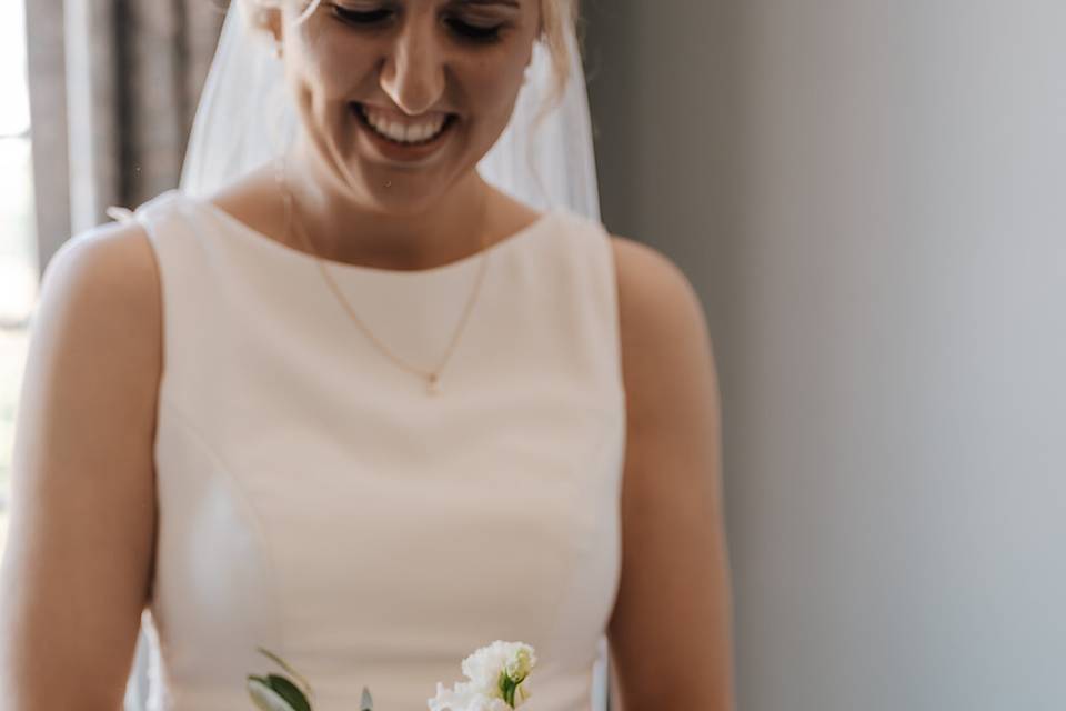 Neutral wedding bouquet