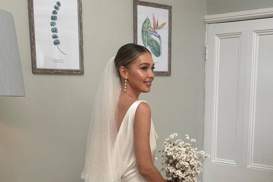 Bride at Syrencot Salisbury