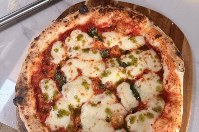 Margherita with garlic oil