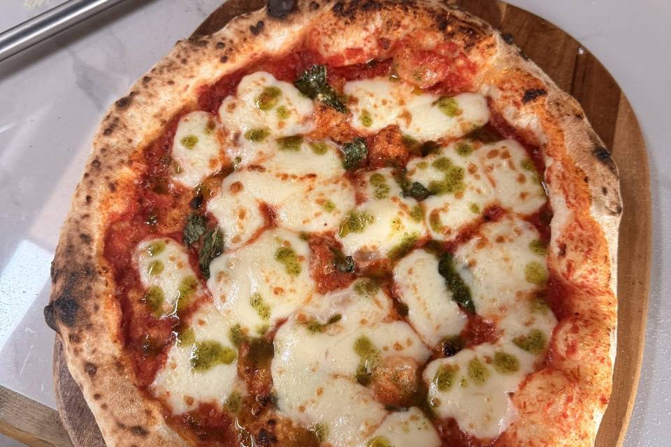 Margherita with garlic oil