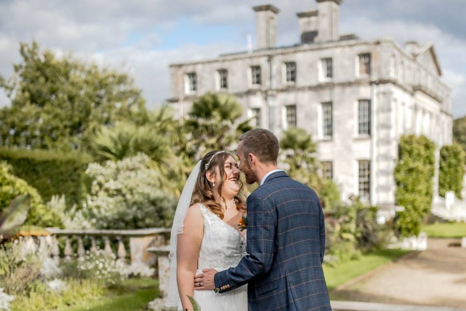 Bride & Groom kiss