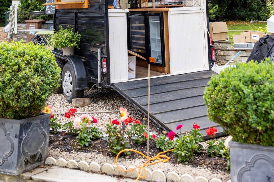 garden bar decor
