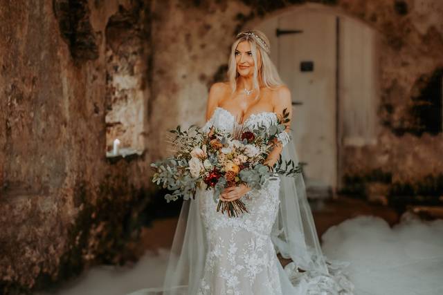 Amazing American newlywed