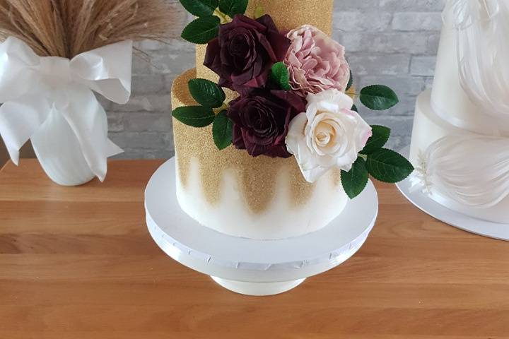 Edible wafer paper What it is and what can it be used for ?Wedding cakes  Lincolnshire