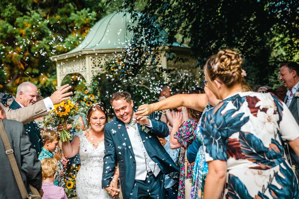 Bride and Groom confetti