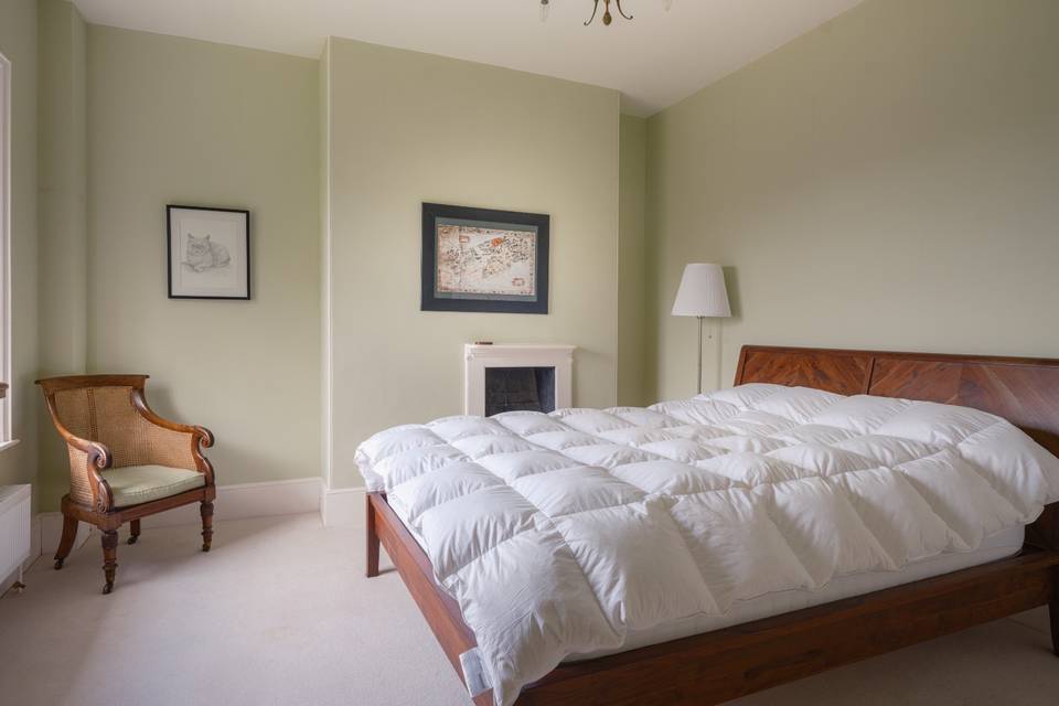 Green bedroom (2)
