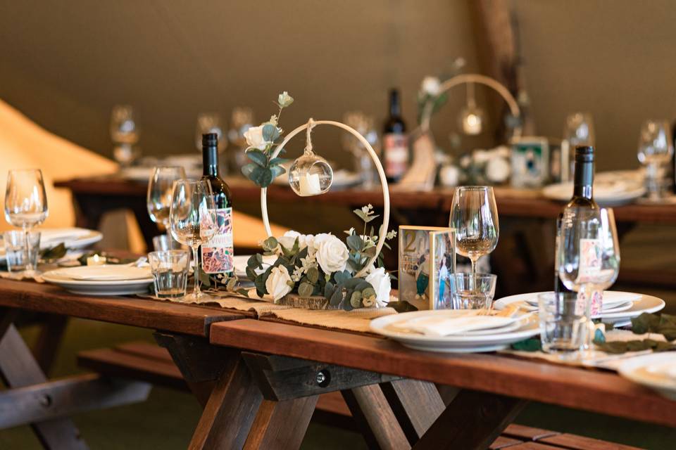 Tipi bench tables