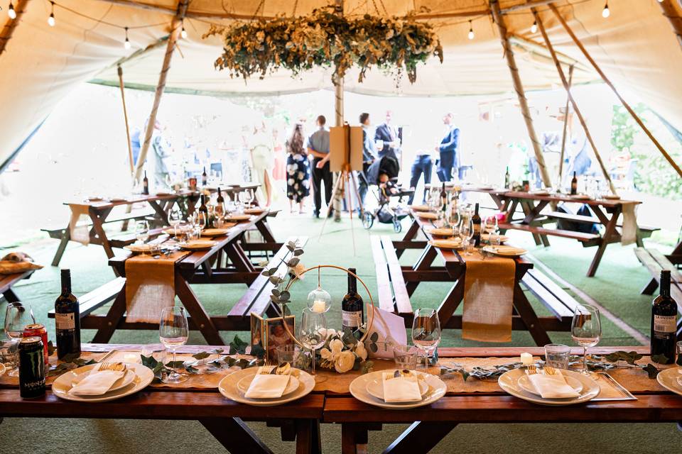 Tipi bench tables