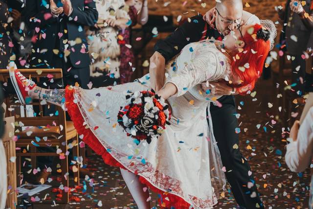 Red & black round bouquet