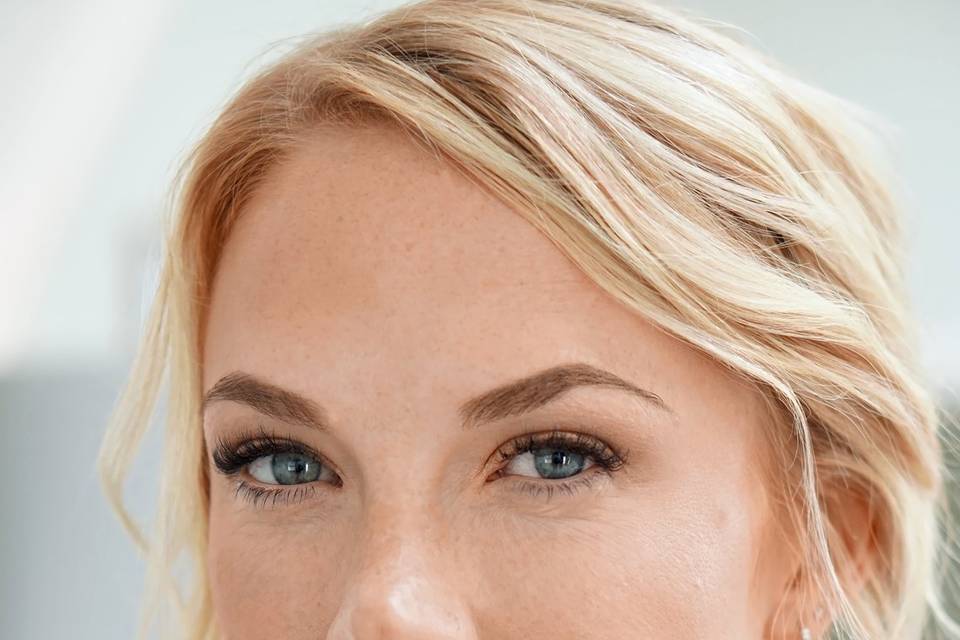 Freckles natural makeup