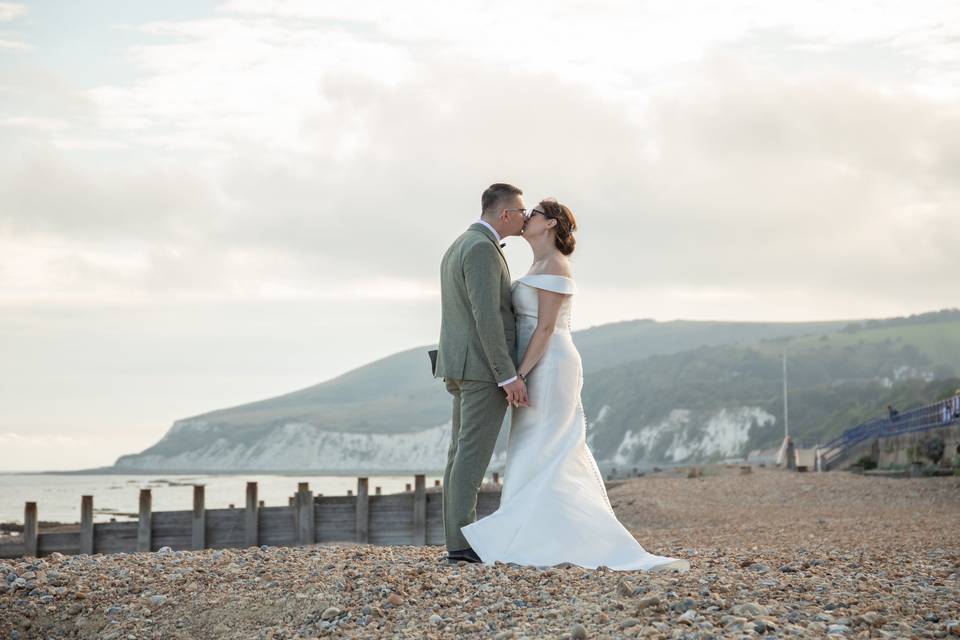 Kiss by the seafront