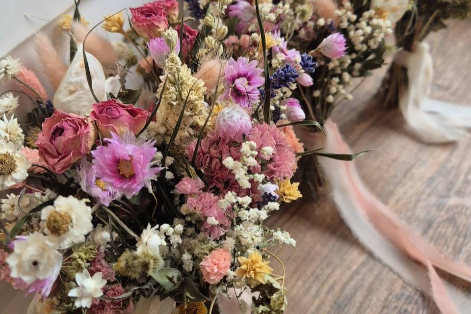 Bridesmaids bouquets