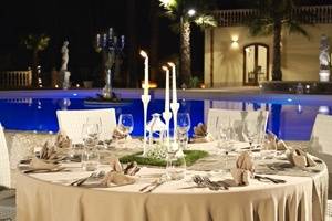 Dinner Area Pool