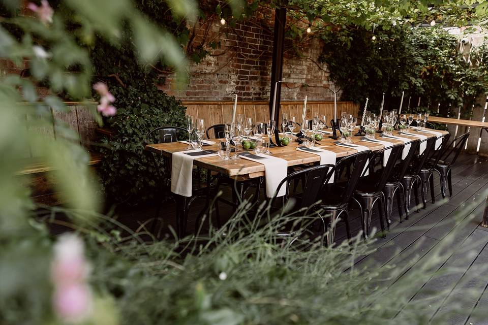 SMALL WEDDING OUTDOOR DINING