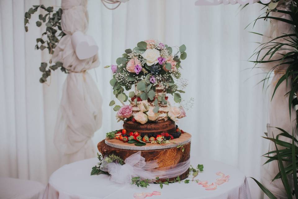 Wedding cake and flowers